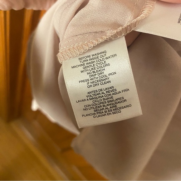 Anne Klein V-Neck Peasant Sleeve Blouse In Dusty Pink with Black Accents - Picture 7 of 8